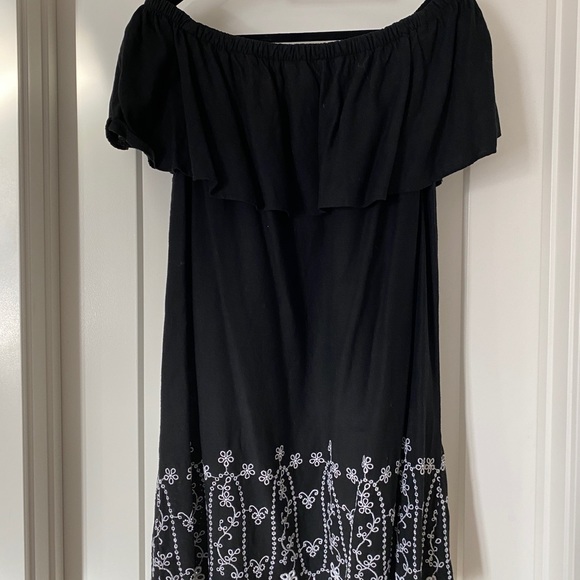 Off shoulder XL black dress with eyelet detail - Picture 1 of 5